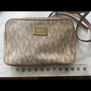 Michael Kors vanilla crossbody bag